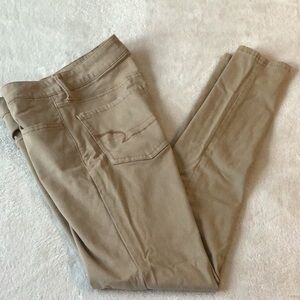 American Eagle Outfitters 6 Long Super Stretch Tan